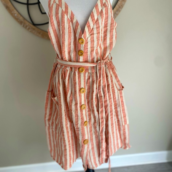 Lush Dresses & Skirts - NWT LUSH Button front tank dress with a tie waist and pockets! 100% Cotton